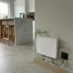 Mur humide avec traces d'infiltration et dispositif anti-humidité